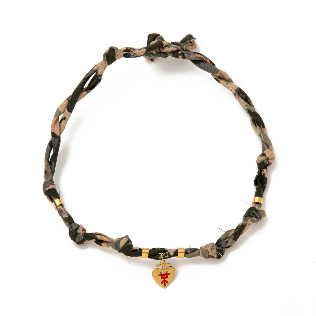 Mehrfarbiges Titanstahl-Herzanhänger-Armband aus Edelstahl