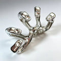 Eleganter Metallring mit Diamantbesatz