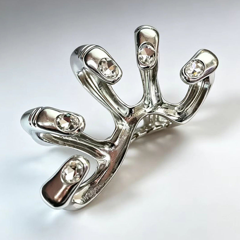 Eleganter Metallring mit Diamantbesatz