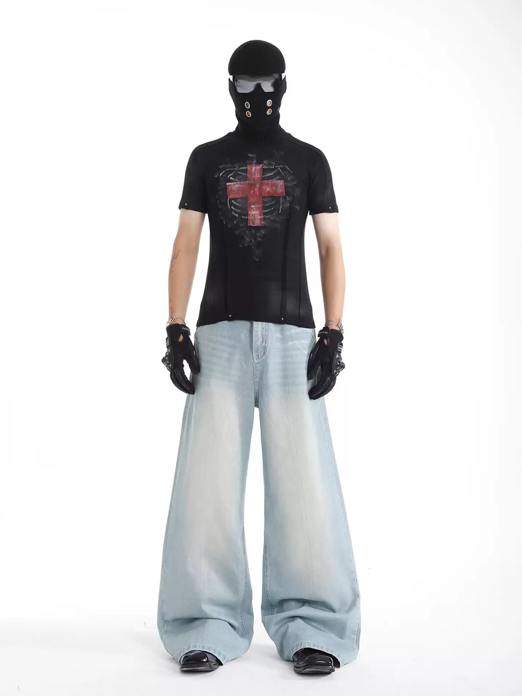 Slim-Fit T-Shirt mit Kreuz-Print – Ansicht 3