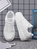 Unifarbene Freizeit-Sneaker
