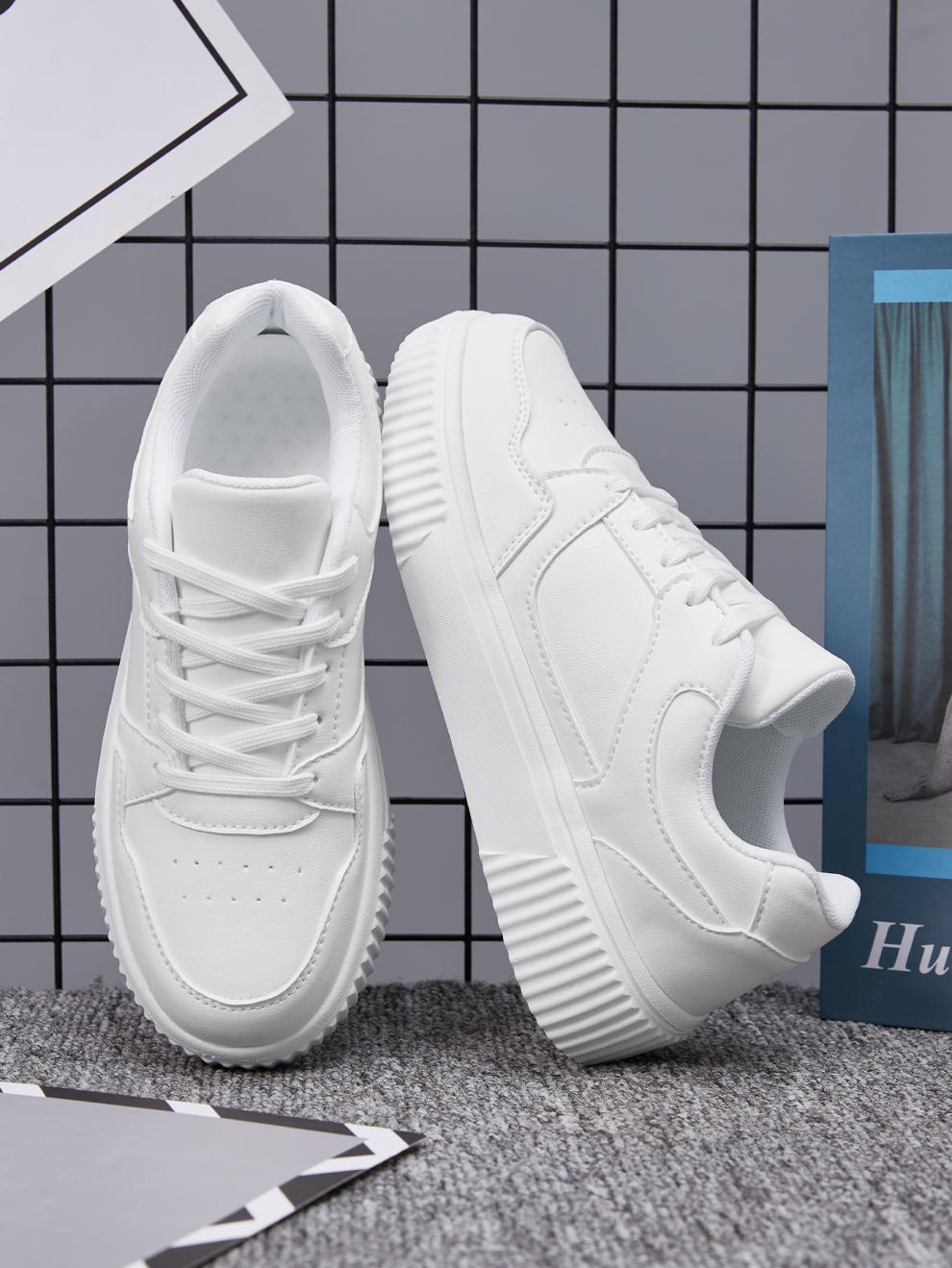 Unifarbene Freizeit-Sneaker