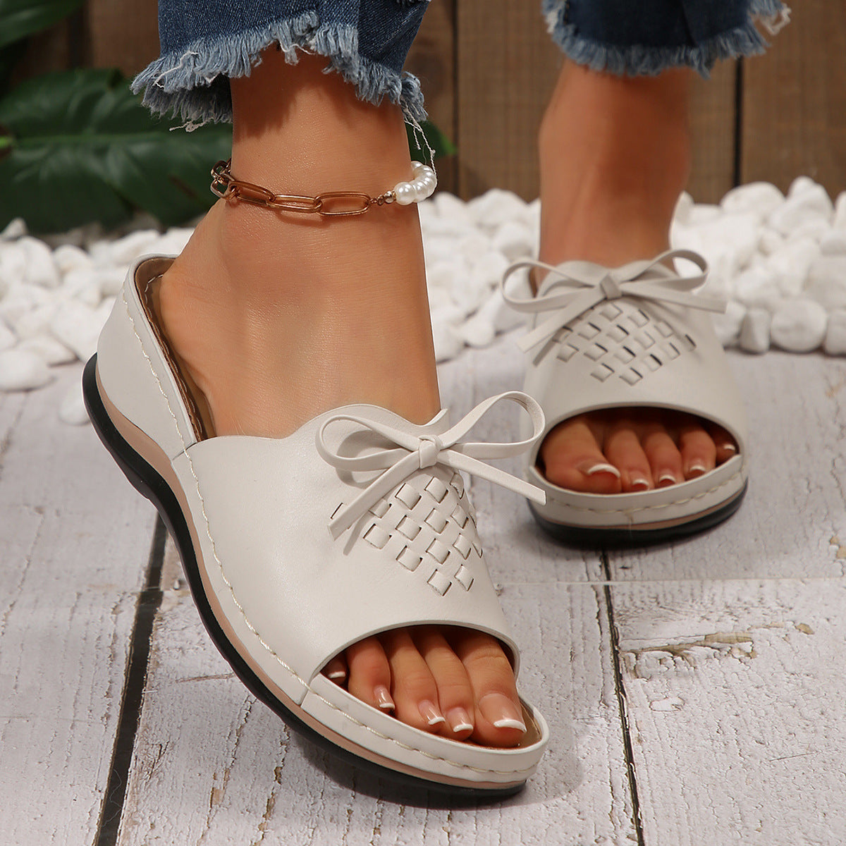Retro-Sandalen mit runder Spitze und Stickerei – Bild 3 | LuxeStyle