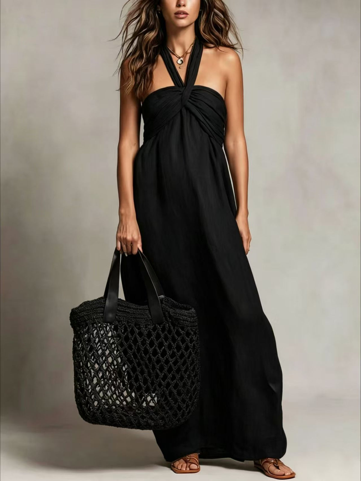 Strandkleid mit Neckholder und weitem Saum – Bild 2 | LuxeStyle
