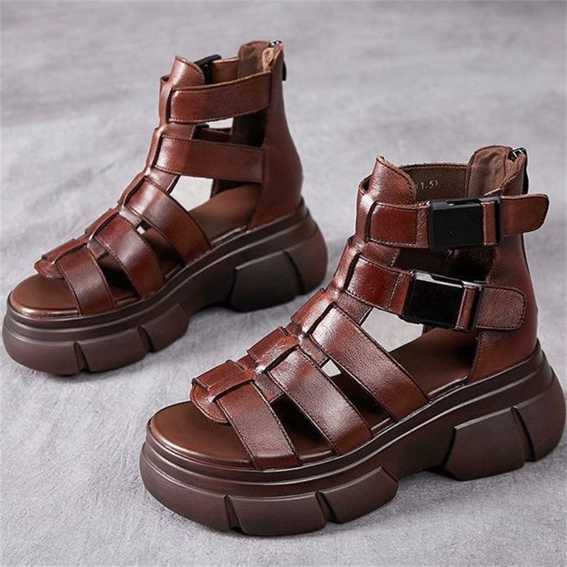 Retro-Sandalen aus Lederimitat mit Lochmuster – Bild 4 | LuxeStyle