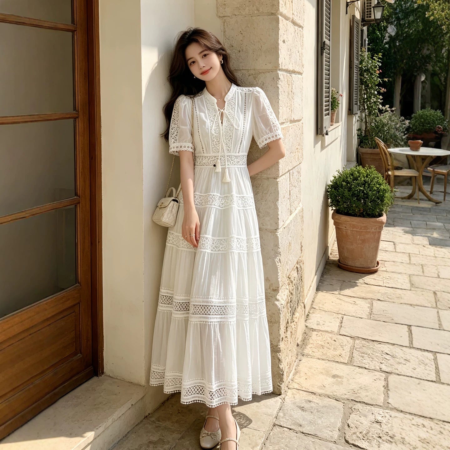 Elegantes A-Linien-Kleid mit Spitze und V-Ausschnitt