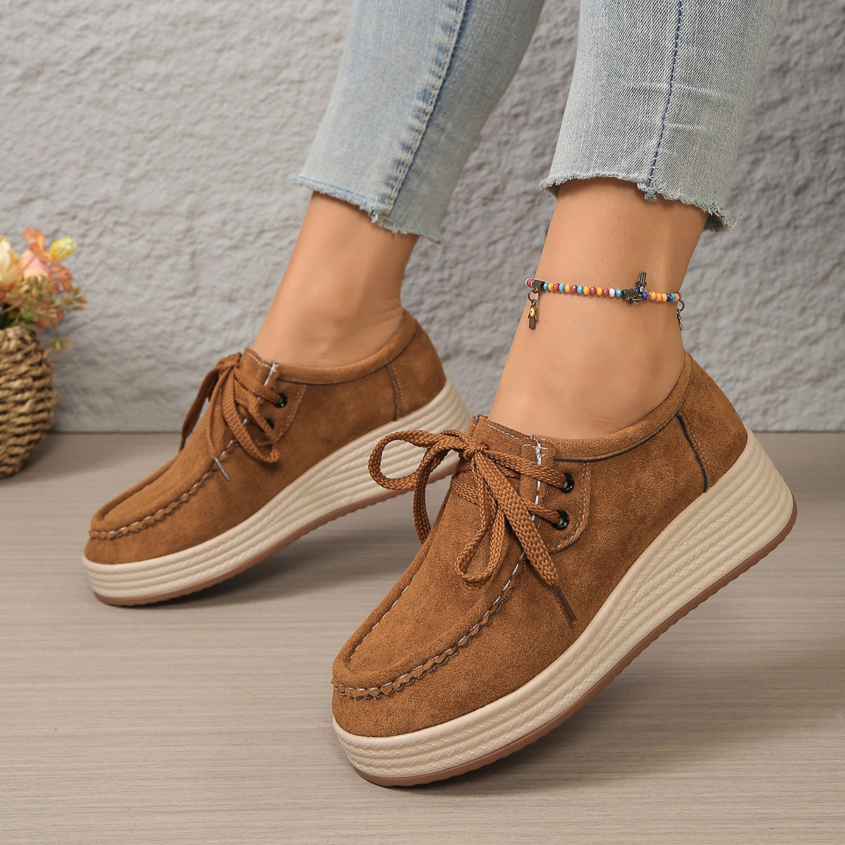 Chunky-Pumps mit Schnürung aus Wildleder