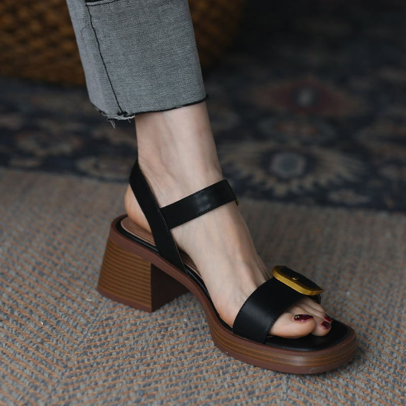 Damen-Sandalen mit Metallschnalle – Bild 4 | LuxeStyle