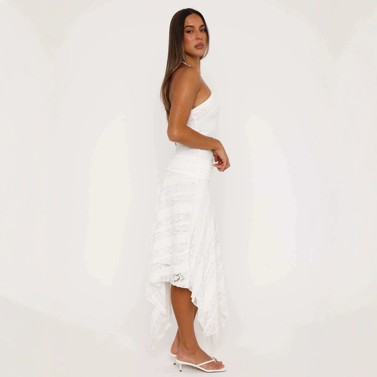 Asymmetrisches Resort-Kleid mit Taillierung – Bild 2 | LuxeStyle