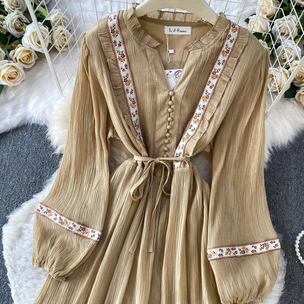 Retro besticktes V-Ausschnitt Kleid mit Rüschen – Bild 6 | LuxeStyle