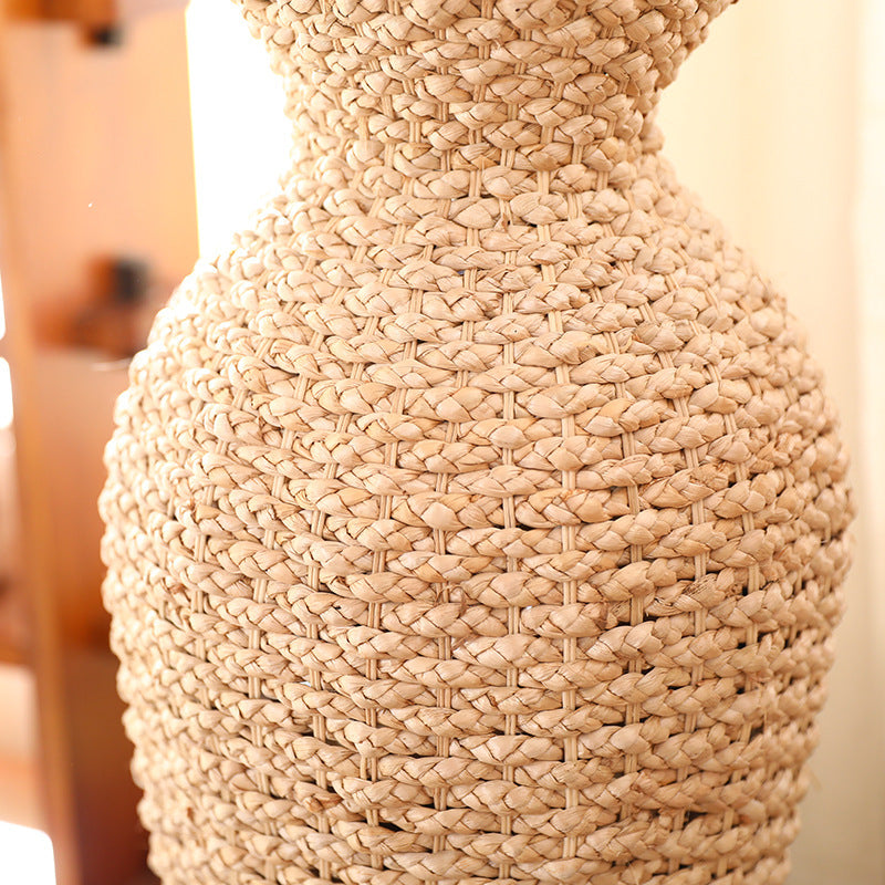 Geflochtene Vase aus Pflanzenfasern – Bild 2 | LuxeStyle