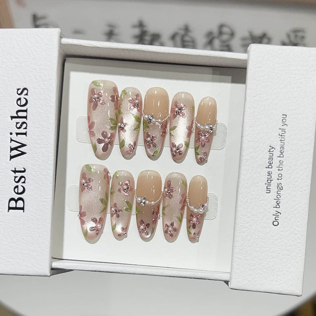 Hand-worn Nail Nude Ice Through Cat's Eye – Bild 3 | LuxeStyle