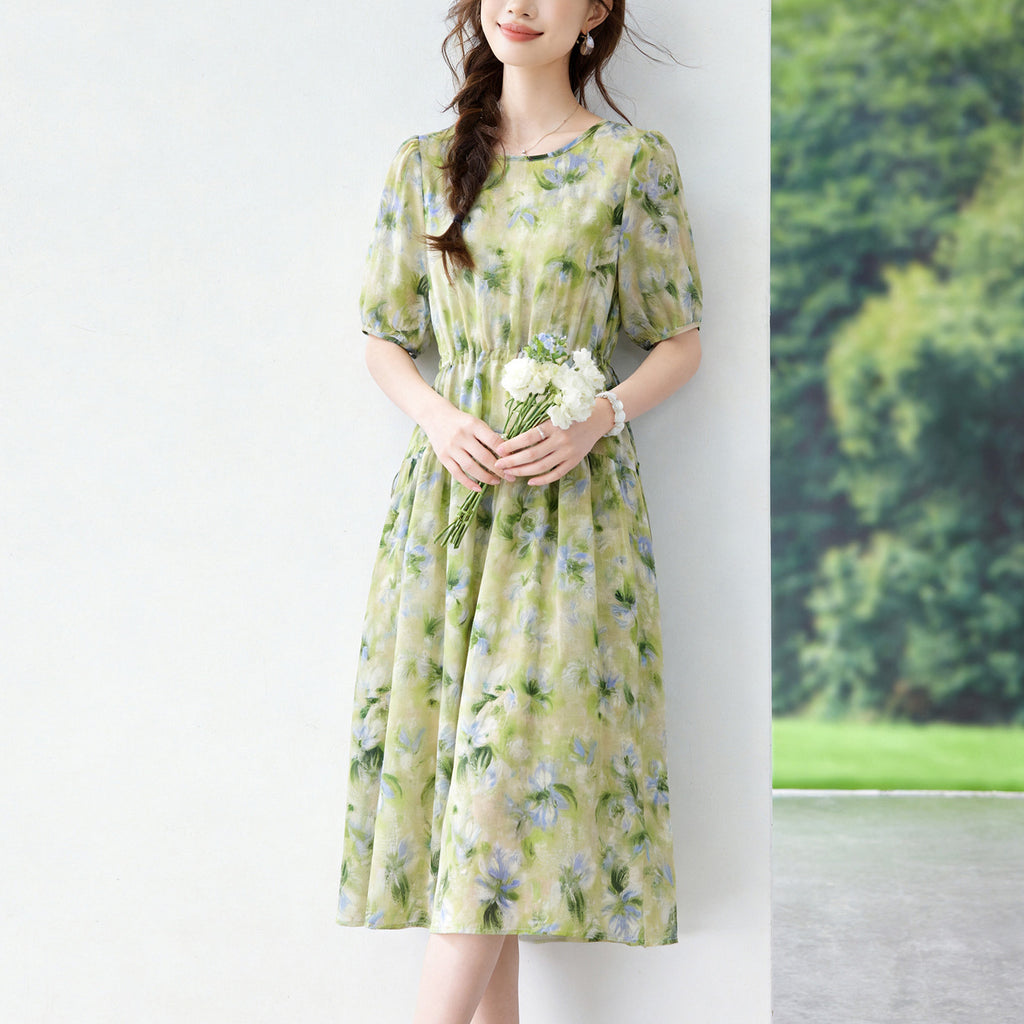 Tailliertes Blumenkleid mit Puffärmeln