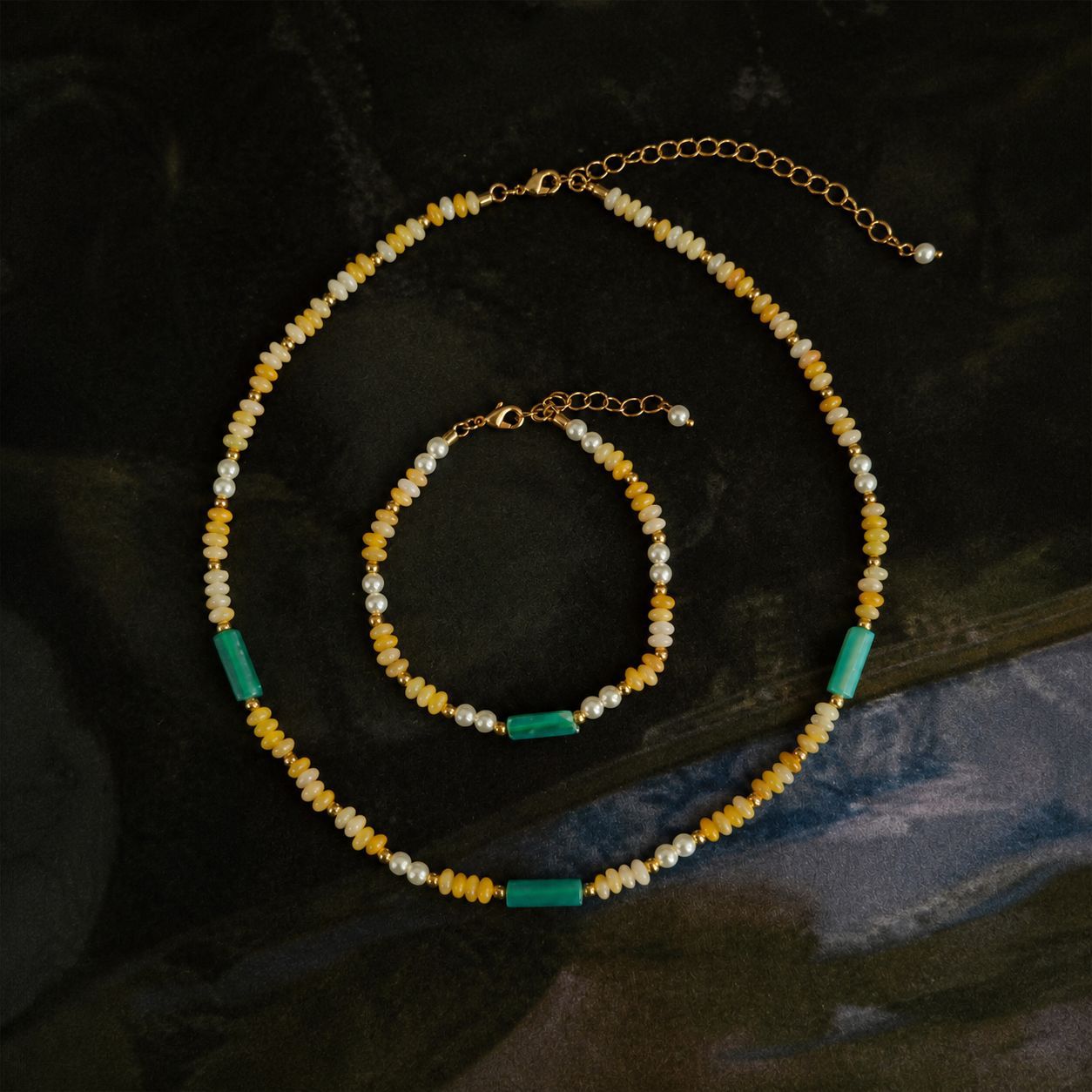 Buntstein-Halsband