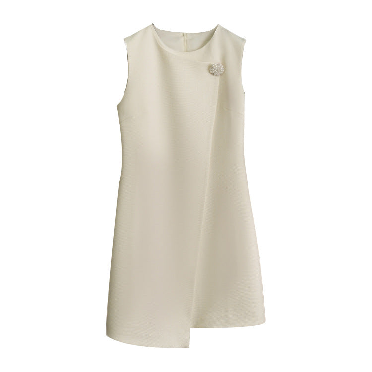 Chanel-Look Perlenblüten-Brosche Westenkleid