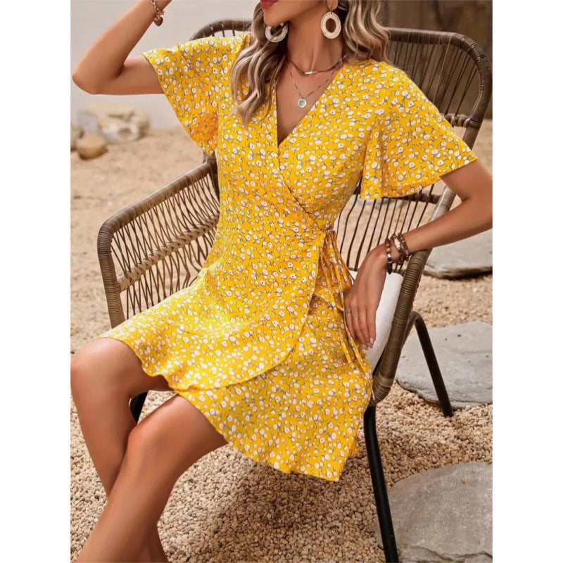 Geblümtes Mini-Kleid mit One-Shoulder-Schnitt – Bild 4 | LuxeStyle