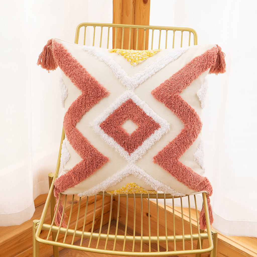 Boho Kissenhülle mit geometrischem Tufting