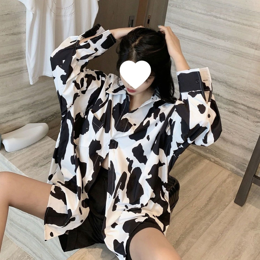 Schwarz-weiss gemusterte Bluse mit Leopardenprint