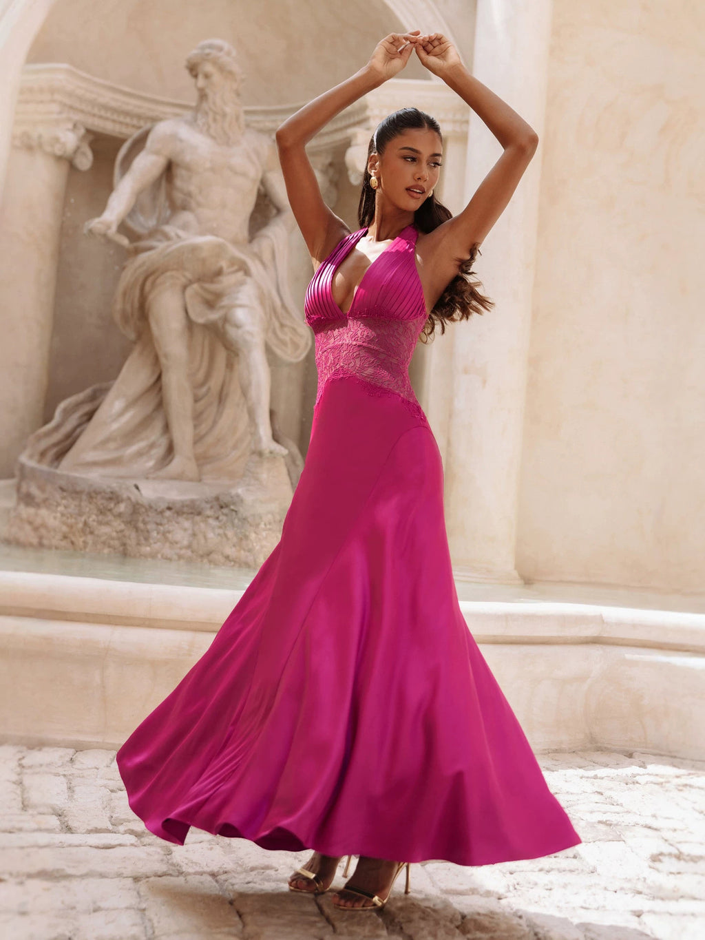 Satin-Abendkleid mit Spitze