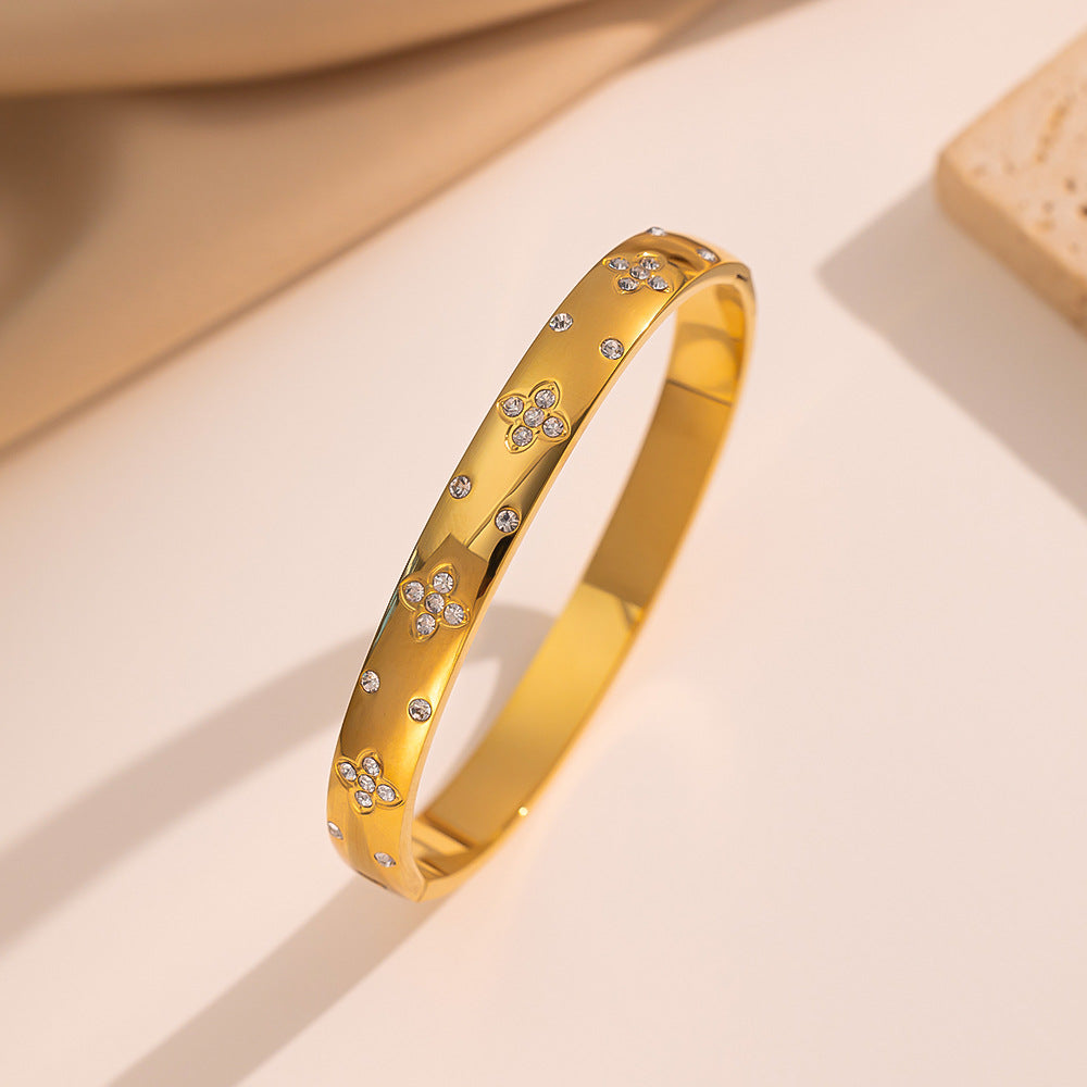 Ovales Armband aus Titanstahl mit Strasssteinen – Bild 6 | LuxeStyle