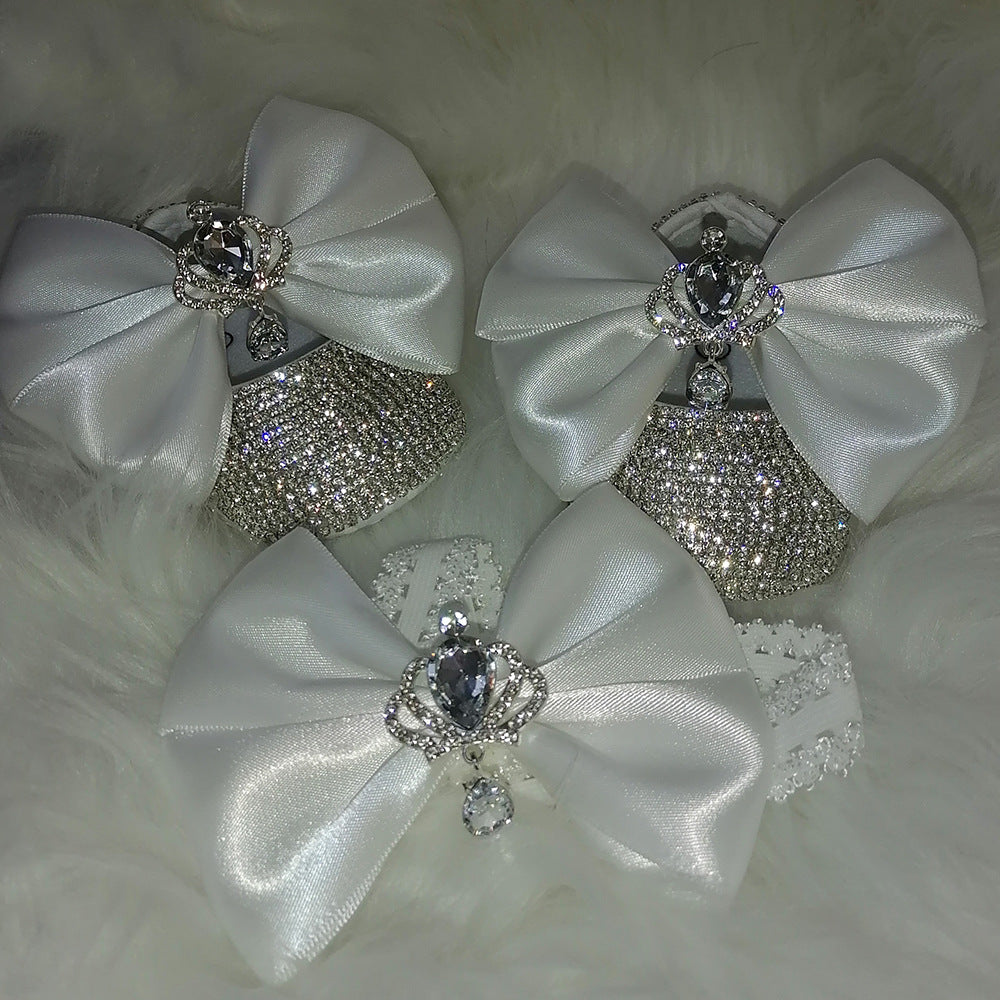 Schnürschuhe mit Haarband und Strass