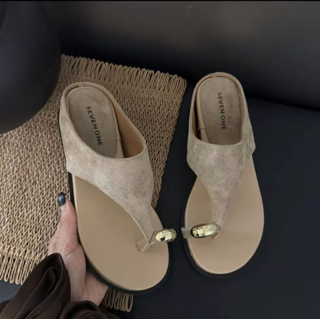 Minimalistische Wildleder-Flip-Flops