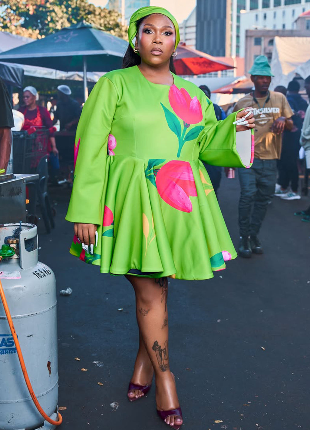 Langes Maxikleid mit Rundhals und weiten Ärmeln
