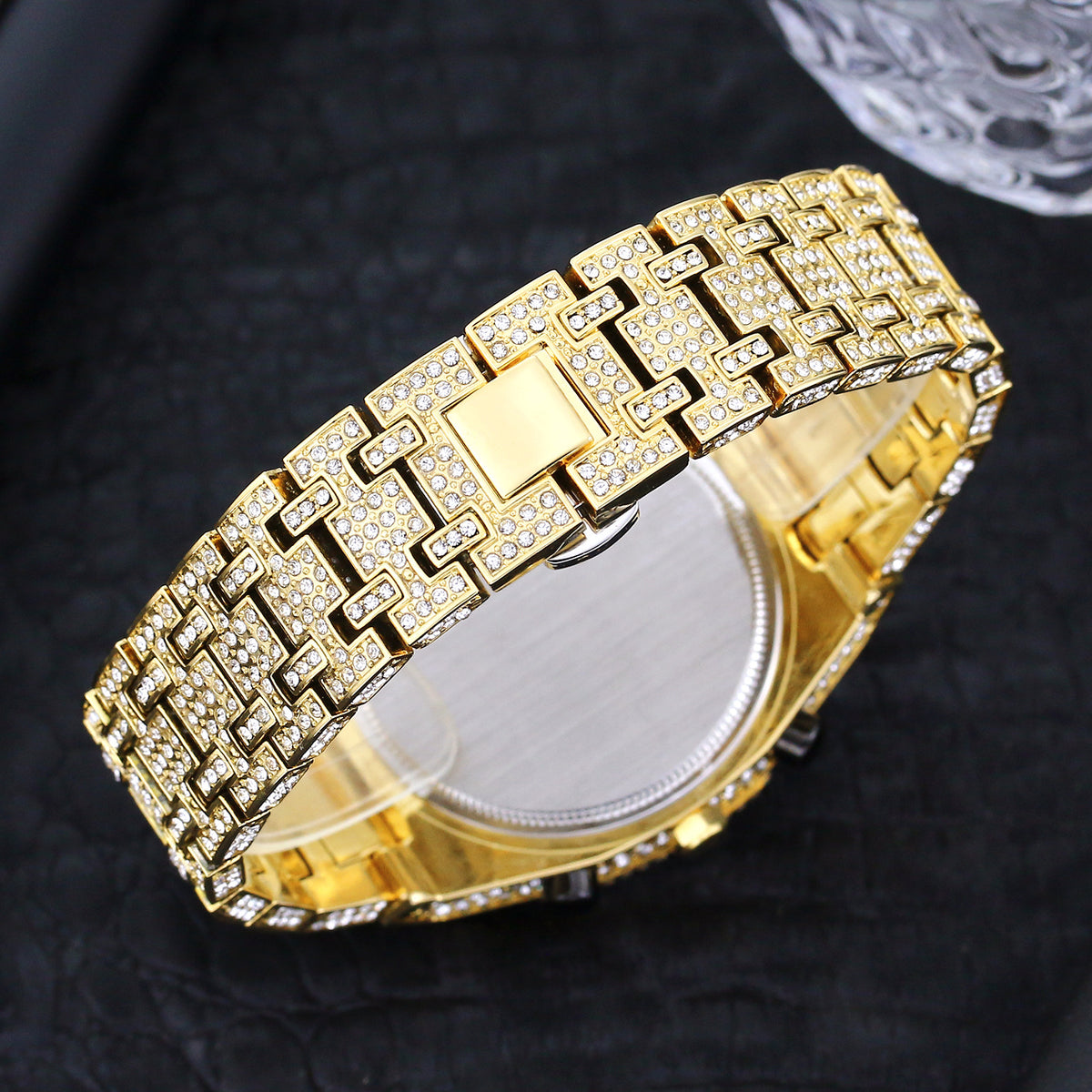 Sportliche Herrenuhr mit Chronograph – Bild 12 | LuxeStyle
