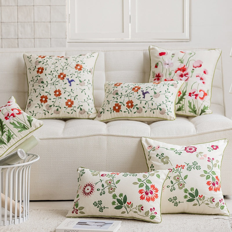 Kissenhülle mit Blumenstickerei | LuxeStyle