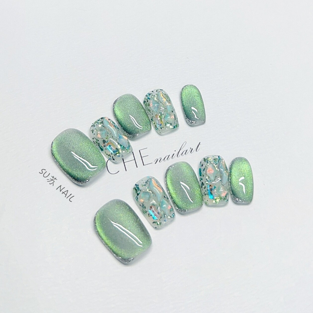 Weisse Nagel-Tips mit Strass, fertig designt – Bild 5 | LuxeStyle
