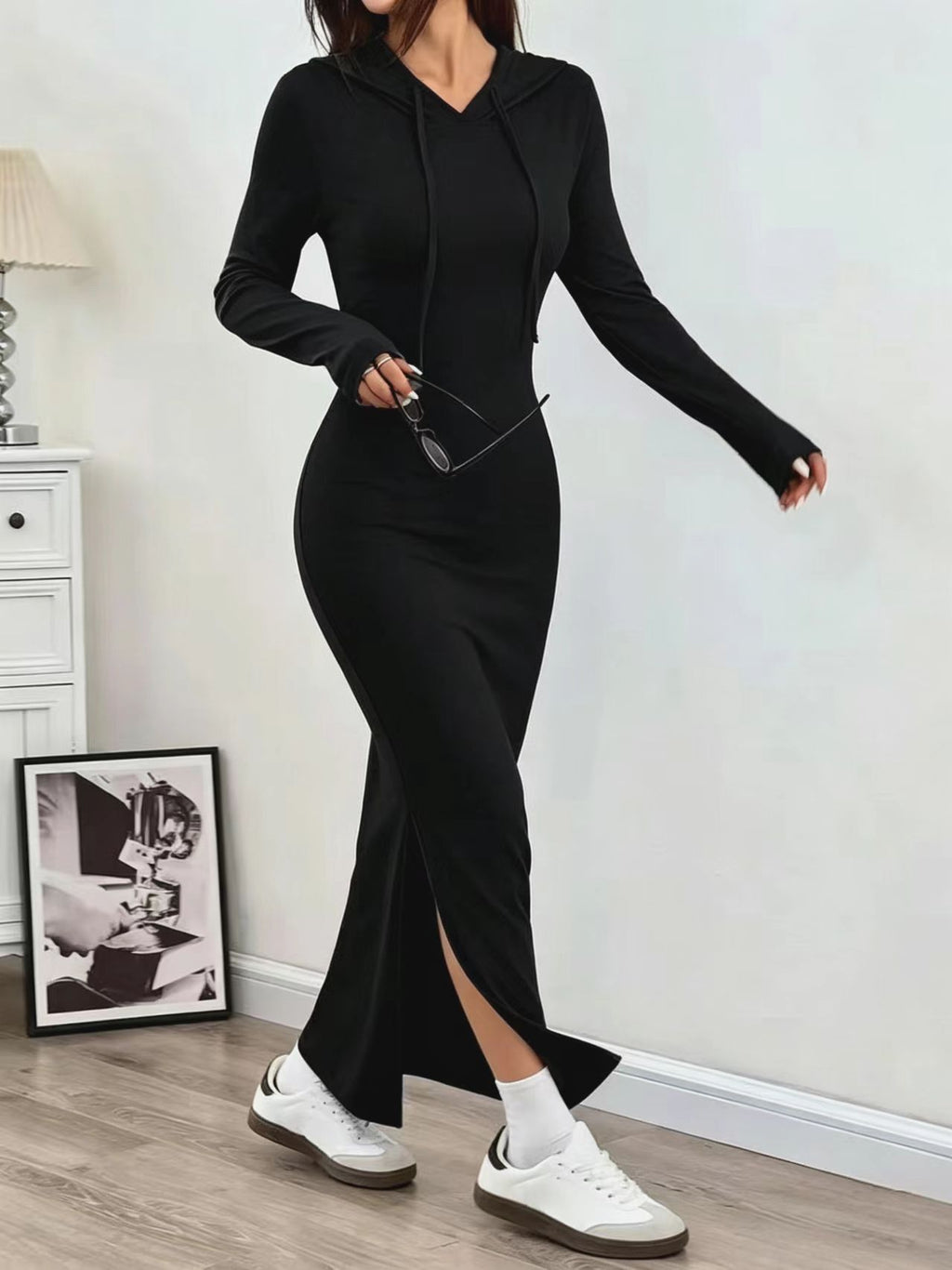 Elegantes Kleid mit Kapuze