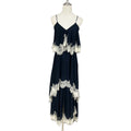 Lagenkleid mit Spitze in Misty Blue – Bild 1 | LuxeStyle