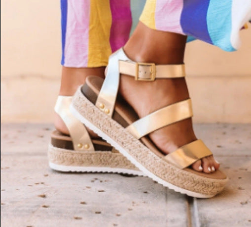 Bunte Buckel‑Sandalen mit dicker Sohle | LuxeStyle