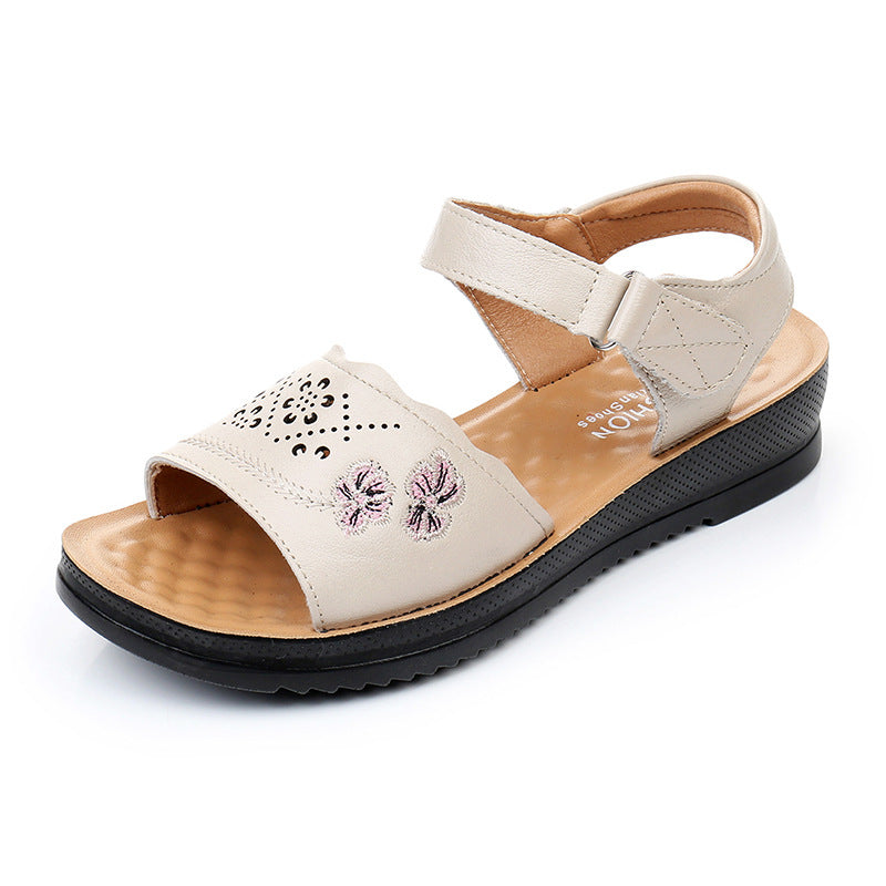 Bequeme Sandalen mit Lochmuster