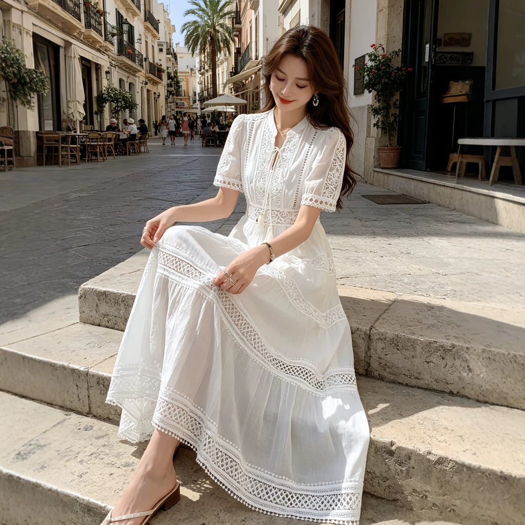 Elegantes A-Linien-Kleid mit Spitze und V-Ausschnitt