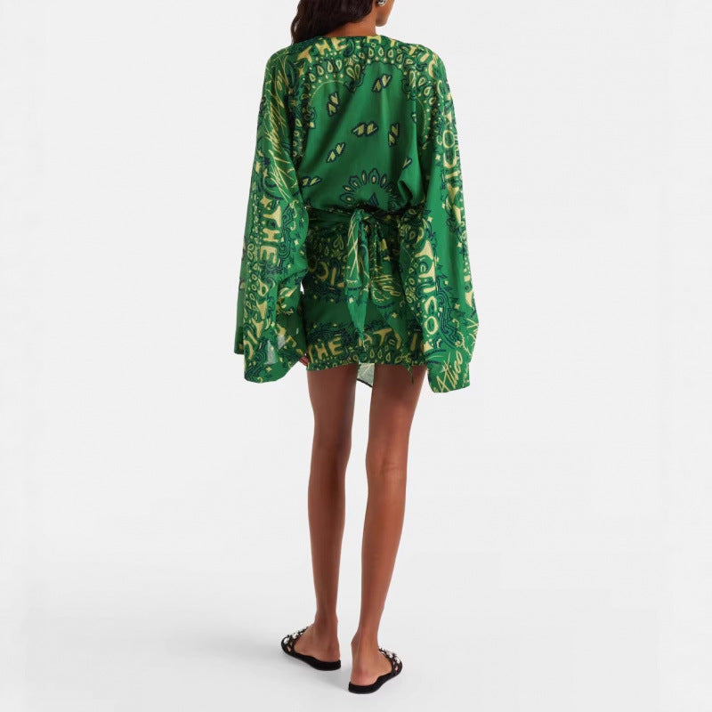 Grüner Blumenprint-Top mit V-Ausschnitt – Bild 3 | LuxeStyle