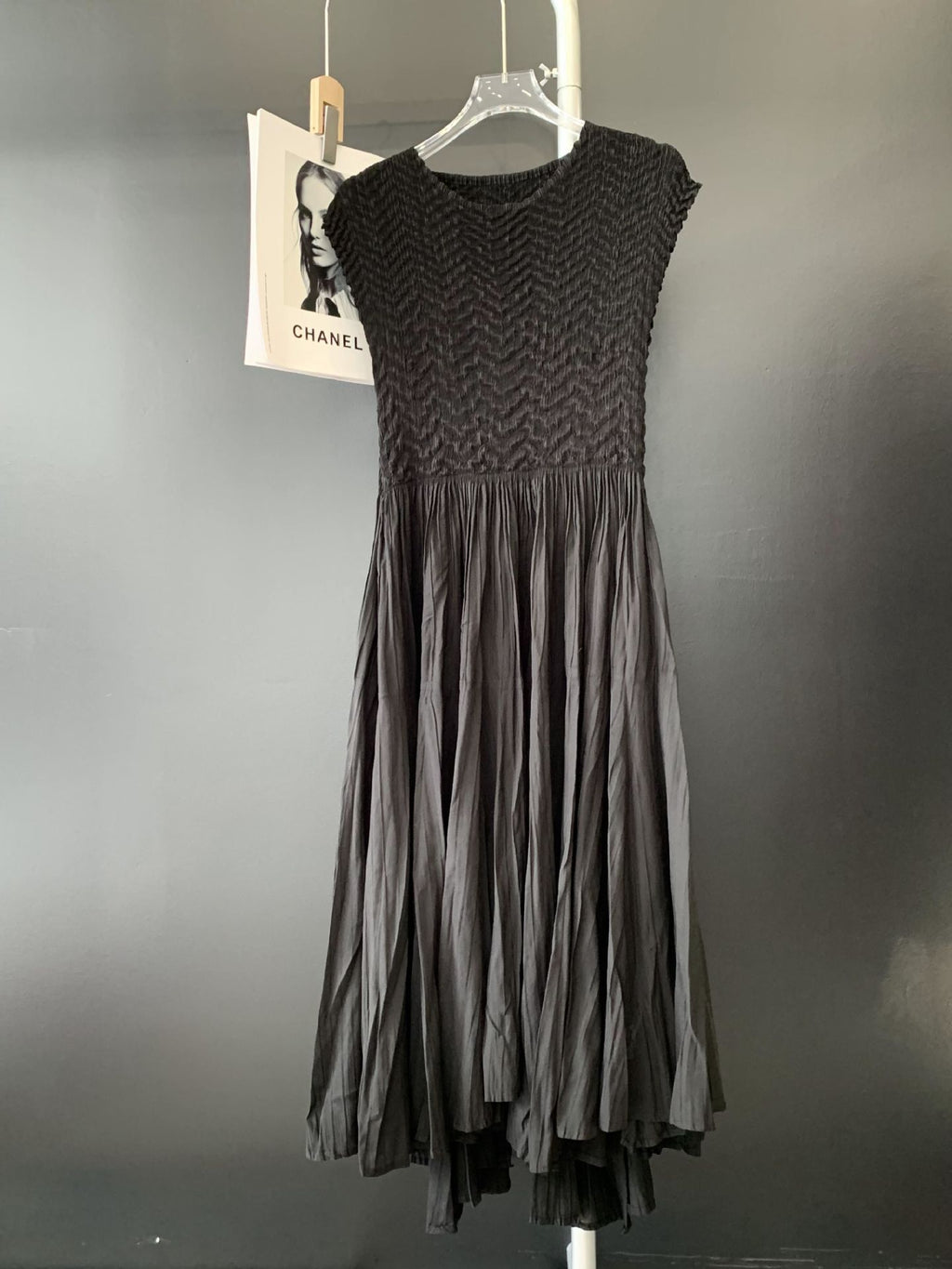 Elegantes Spitzenkleid in Unifarben