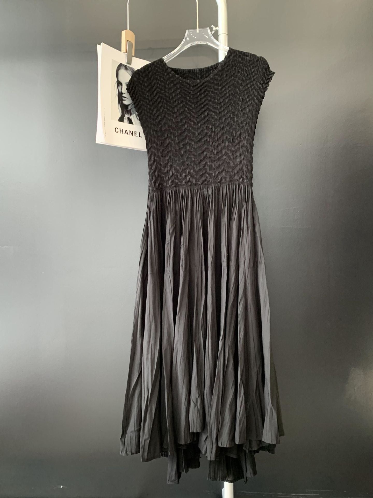 Elegantes Spitzenkleid in Unifarben