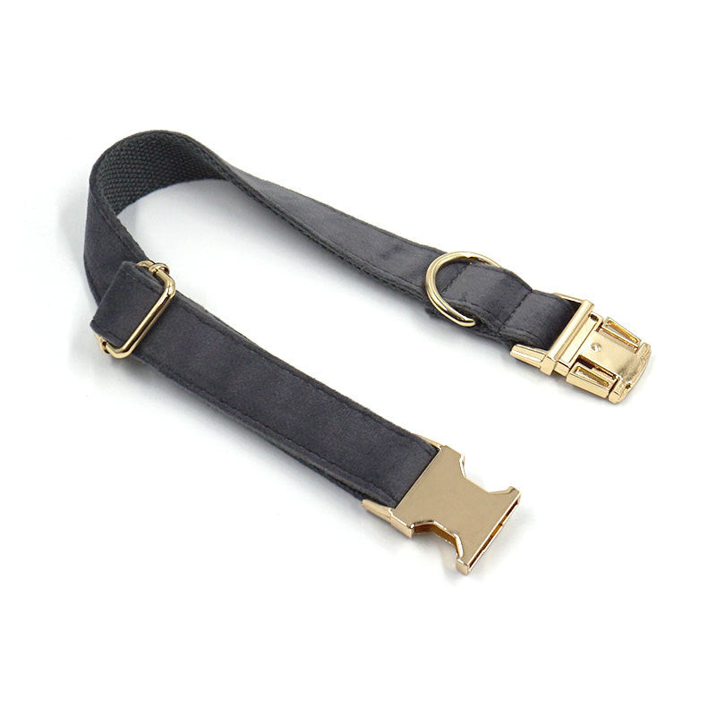 Dunkelgraues Samthalsband mit Metallschnalle – Bild 3 | LuxeStyle