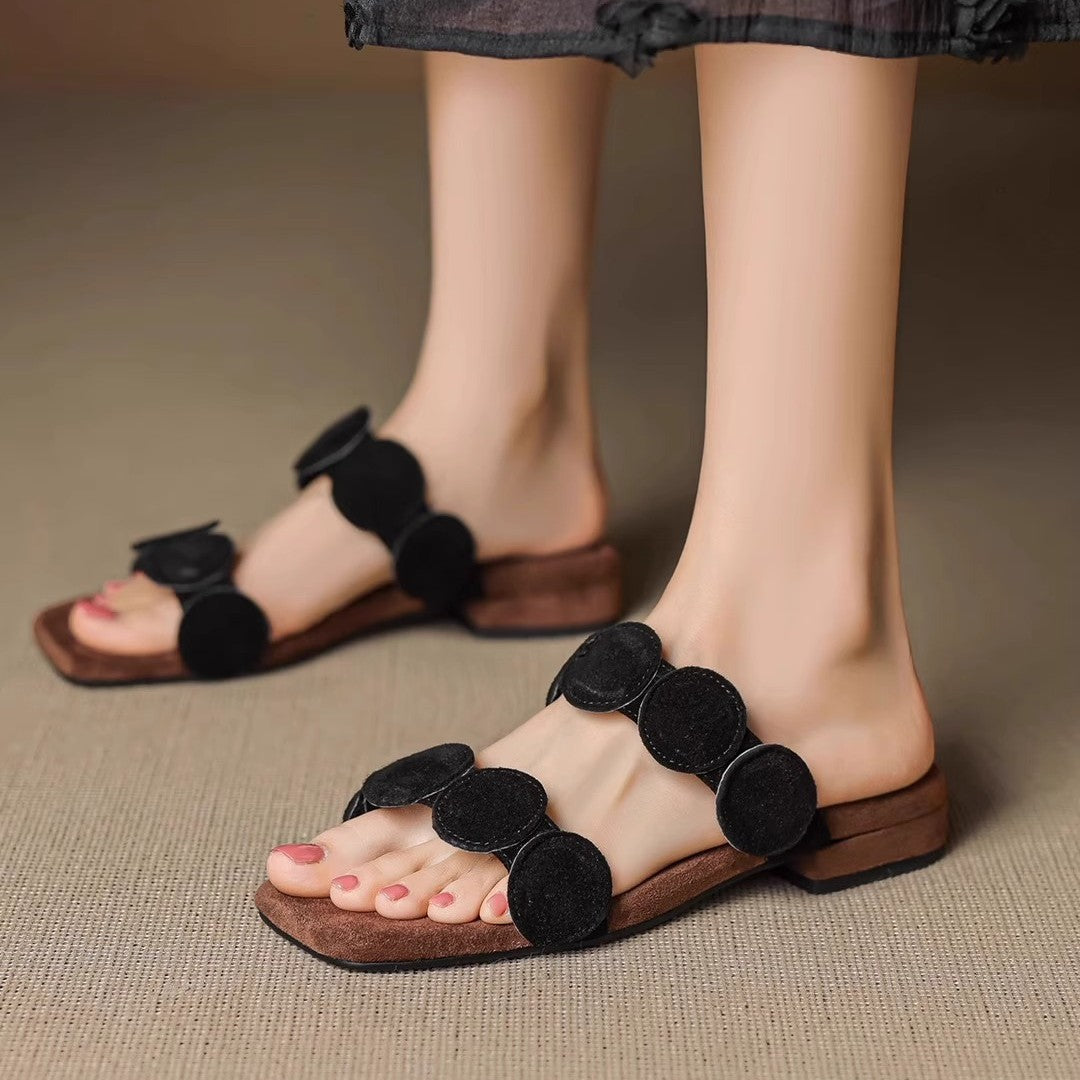 Flache Zehensteg-Sandalen aus Schafsleder