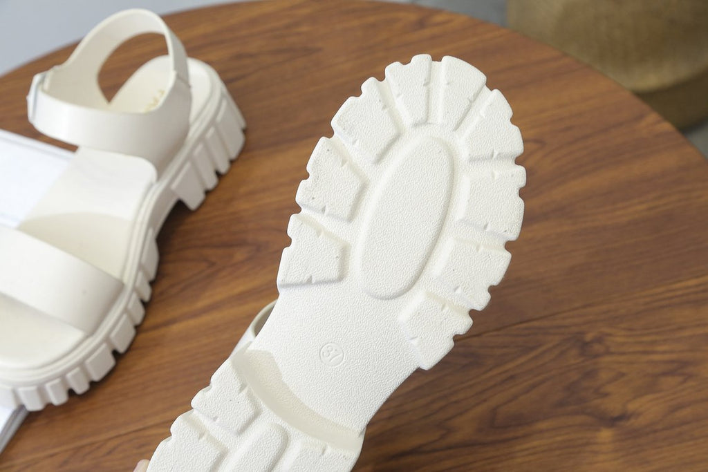 Sommer-Sandalen mit flachem Absatz | LuxeStyle