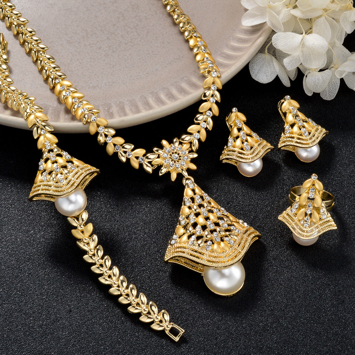 Vergoldete Halskette «Blatt» · 18k Gold-Optik