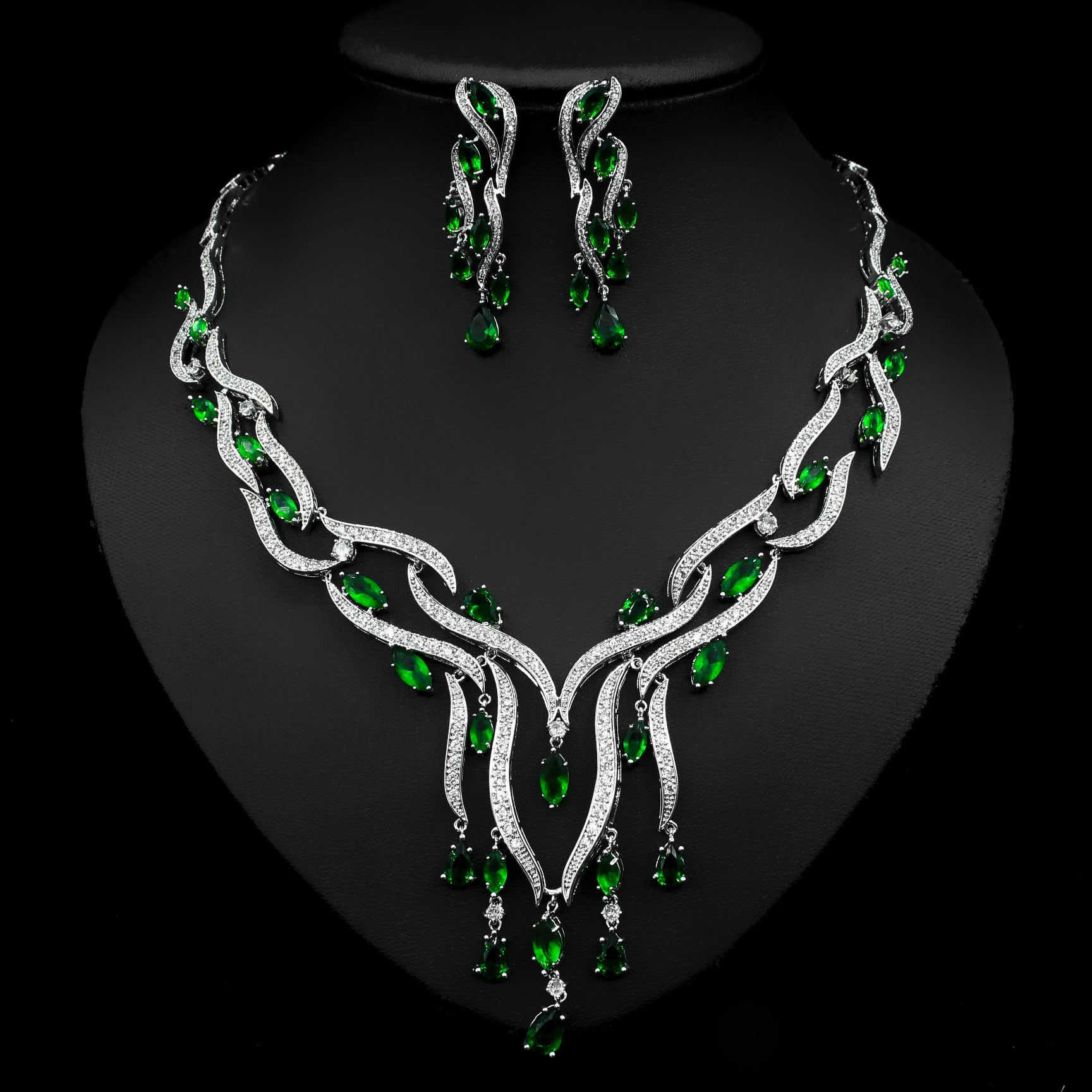 Zirkon-Schmuckset mit Quasten-Anhänger
