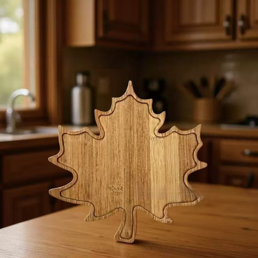 Ahornblatt Serviertablett aus Massivholz – Bild 4 | LuxeStyle