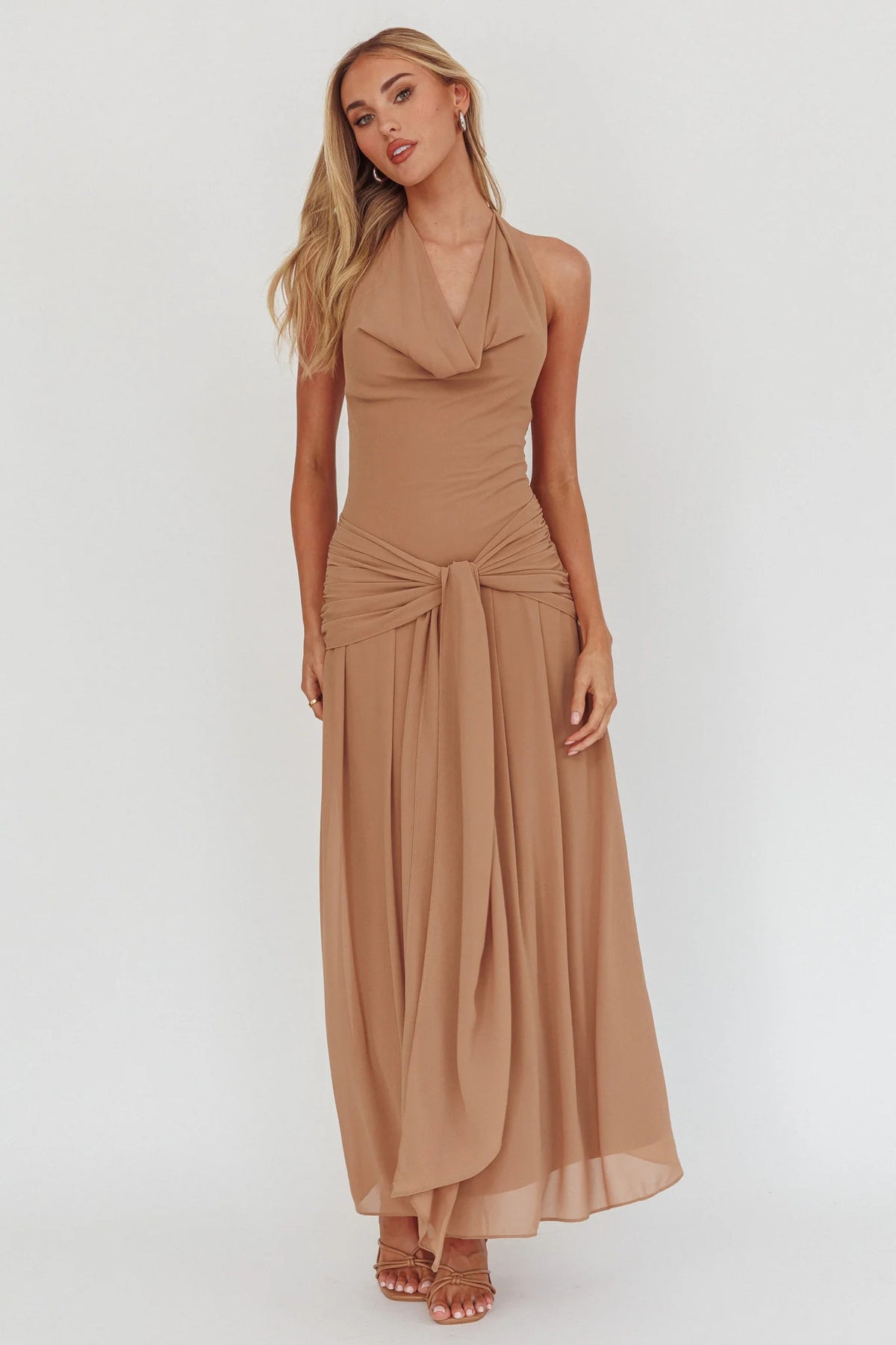 Elegantes Halterneck Maxikleid – Bild 6 | LuxeStyle