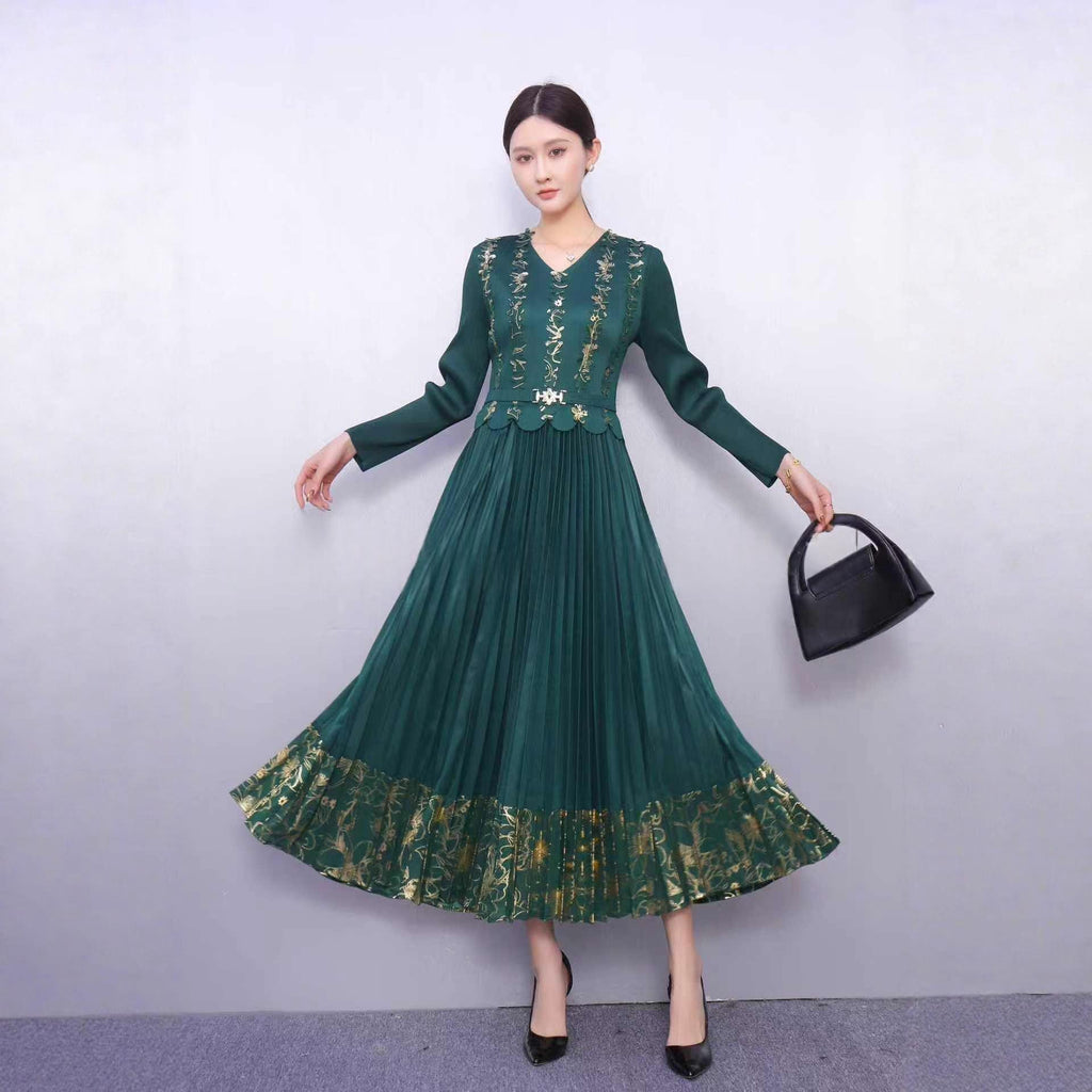 Elegantes, locker geschnittenes Kleid
