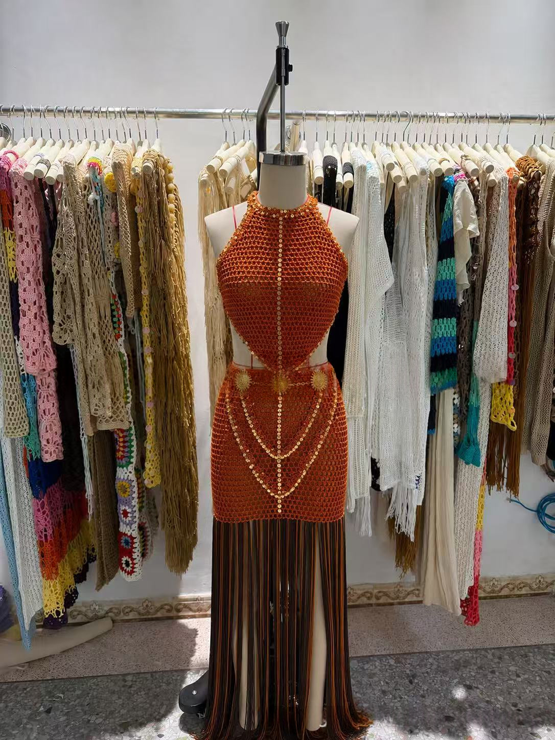 Handgeknüpftes Hohl-Tassel-Halter-Kleid – Bild 5 | LuxeStyle