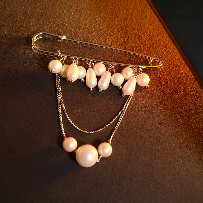 Perlenbrosche mit Kette – Bild 3 | LuxeStyle