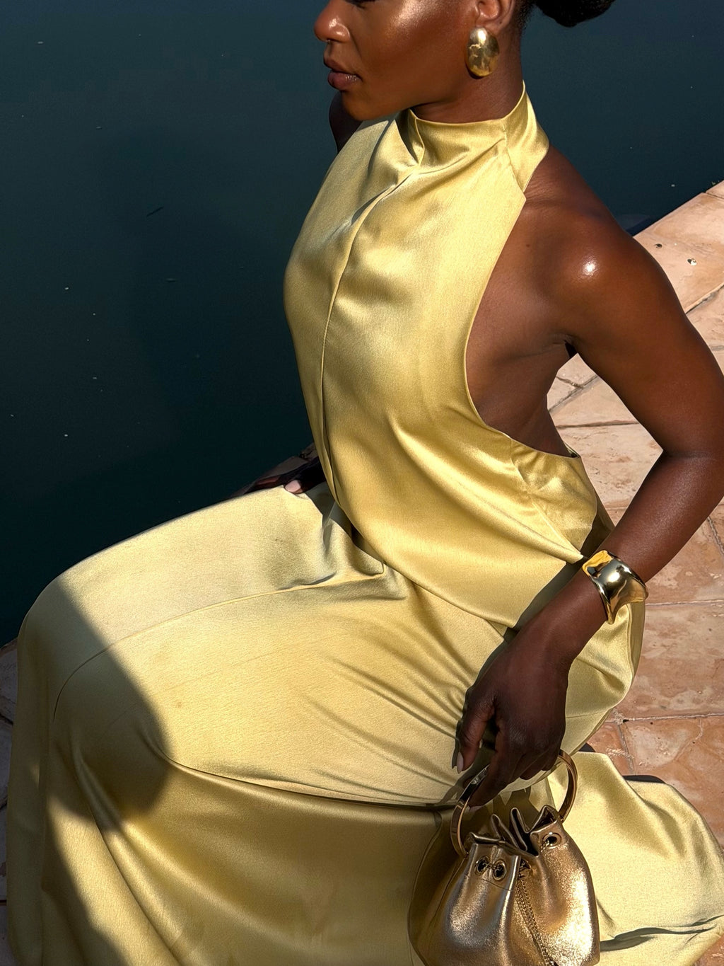 Satin-Maxi-Kleid mit offenem Rücken