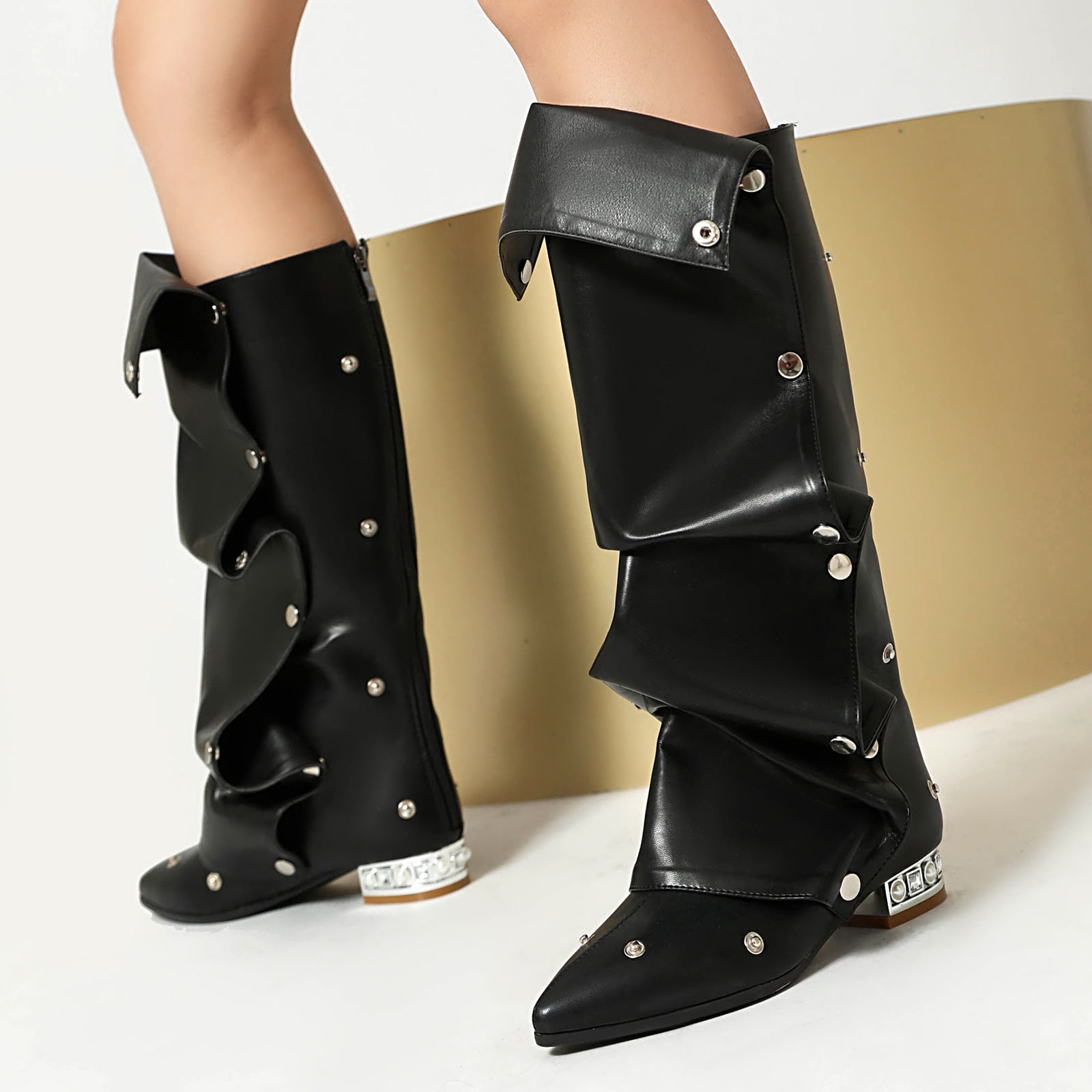 Denim-Stiefel mit Nieten und hohem Schaft